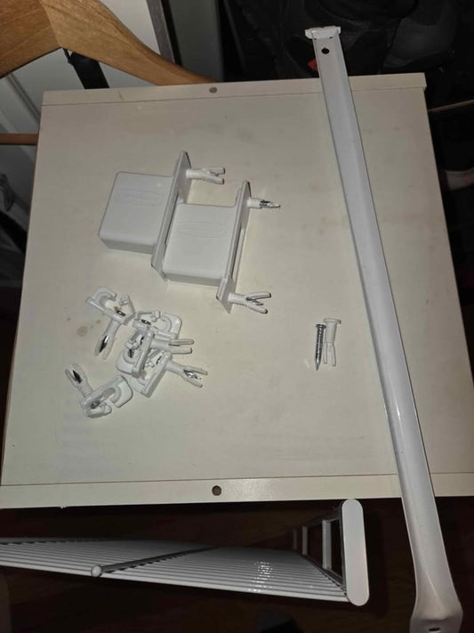 Rubbermaid Wardrobe Shelving Kit 3/3