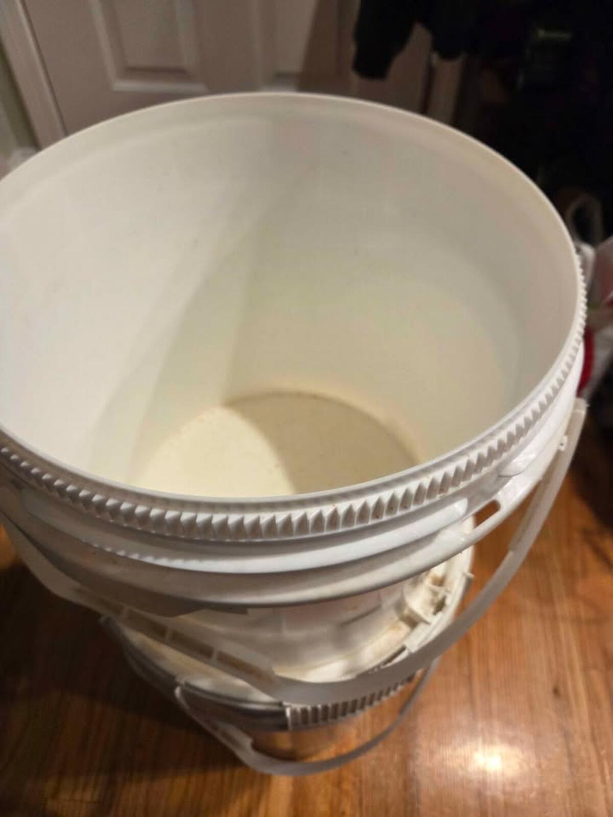 Screw Top Buckets