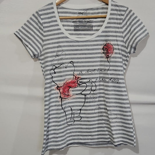 Disney Winnie the Pooh Tshirt M