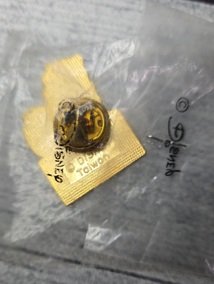 Disney Winnie the Pooh Wal Disney Collectors Society Pin