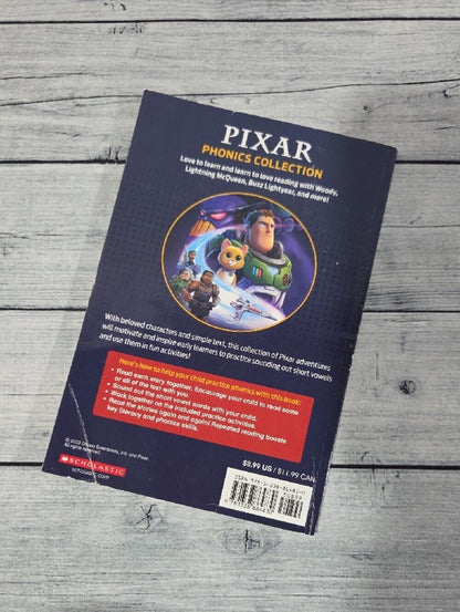Disney Pixar Phonics Collection Short Vowels Kids Book