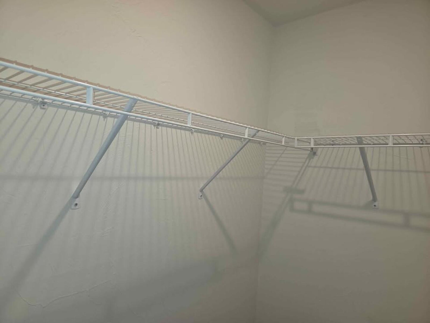 Rubbermaid Wardrobe Shelving Kit 1/3