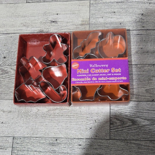 Wilton Halloween/Christmas Mini Cutter Sets