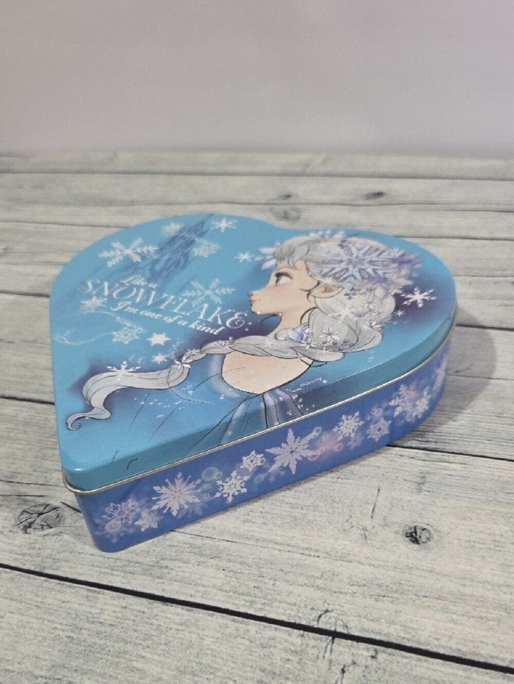 Disney Frozen Elsa Heart Tin - Blue and White