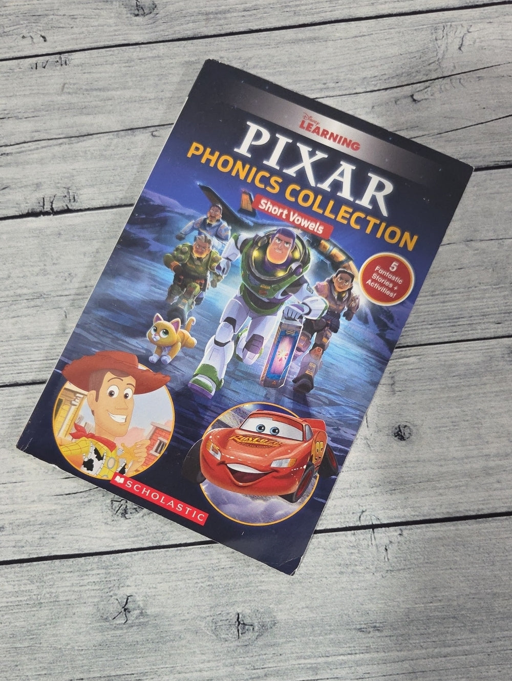 Disney Pixar Phonics Collection Short Vowels Kids Book