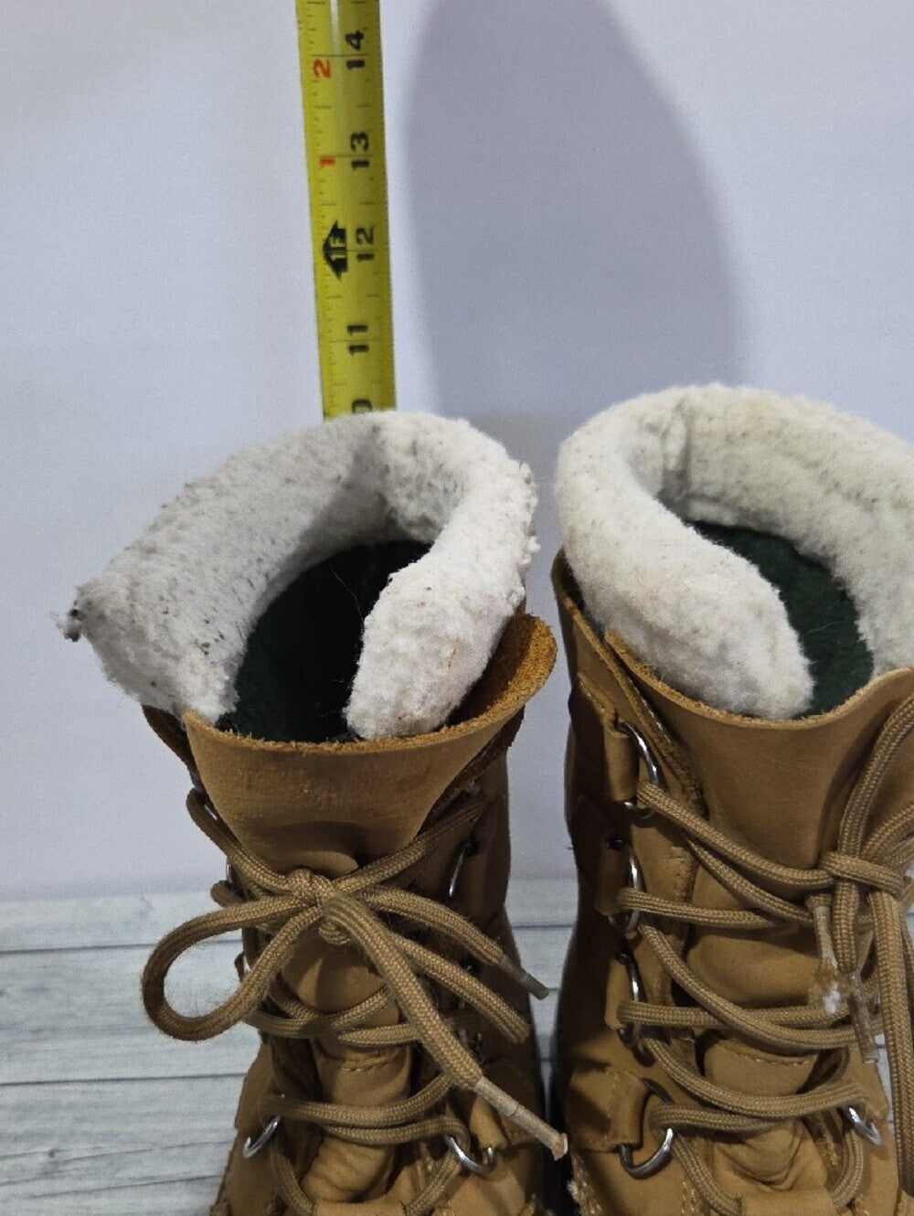 Sorel Caribou Tan and Black Insulated Waterproof Lace-Up Snow Boots Size 8