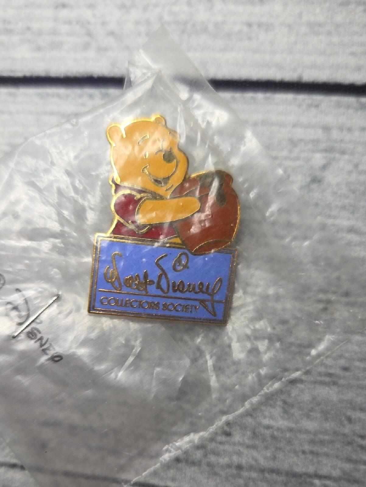Disney Winnie the Pooh Wal Disney Collectors Society Pin