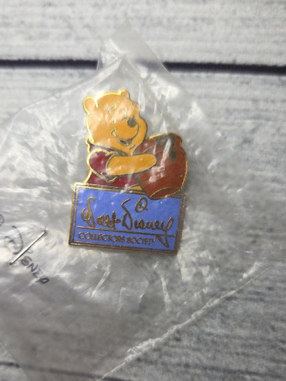 Disney Winnie the Pooh Wal Disney Collectors Society Pin